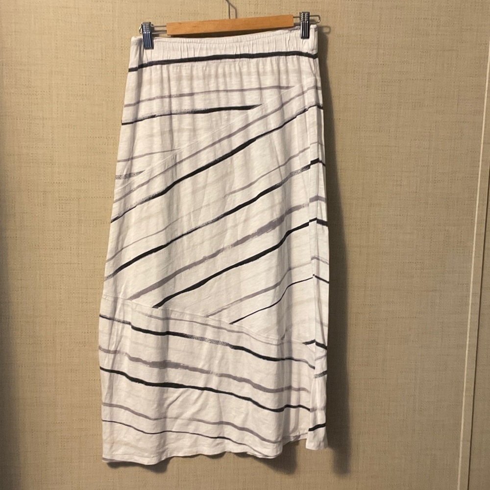 Elegant Asymmetrical White and Black Skirt